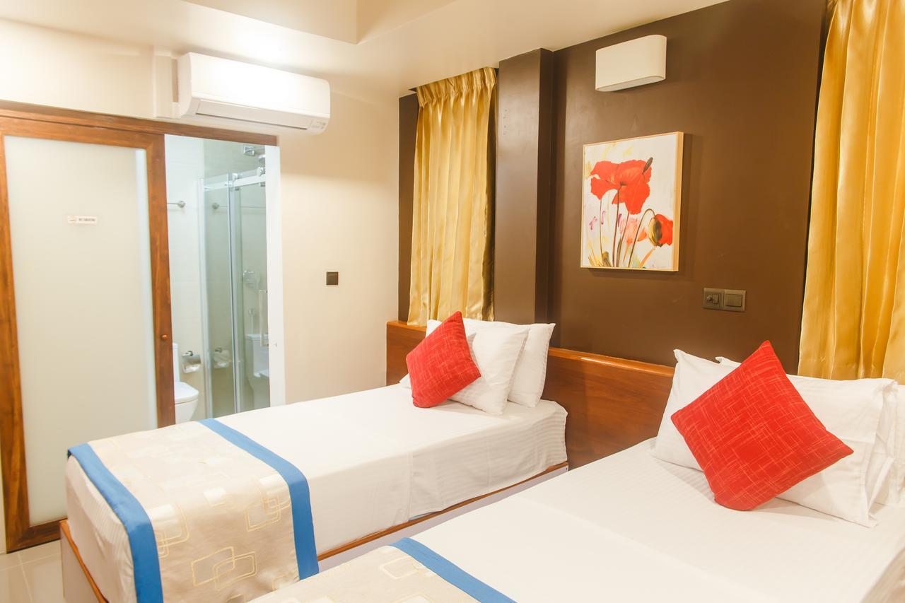 Club Blu Hotel Hulhumale Bagian luar foto