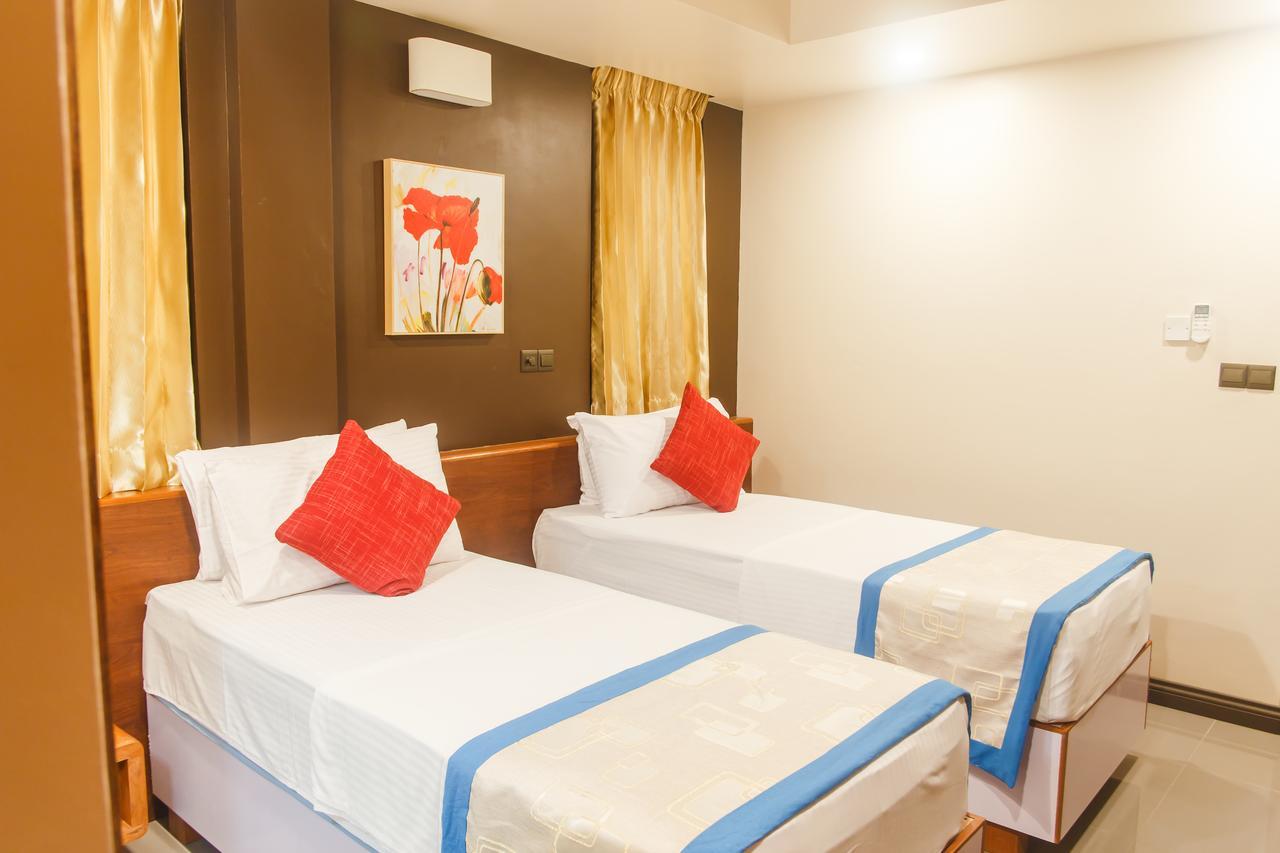 Club Blu Hotel Hulhumale Bagian luar foto