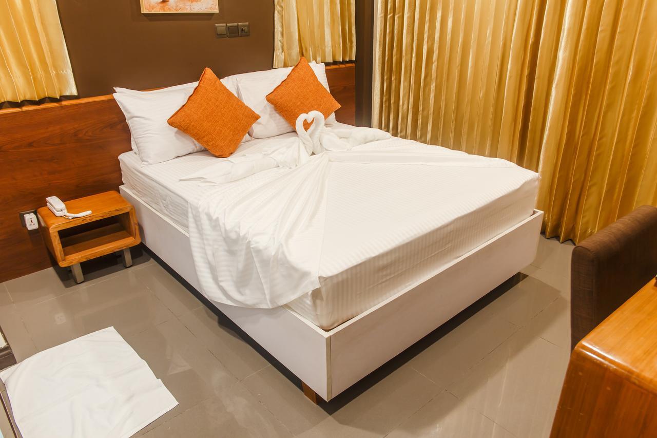 Club Blu Hotel Hulhumale Bagian luar foto