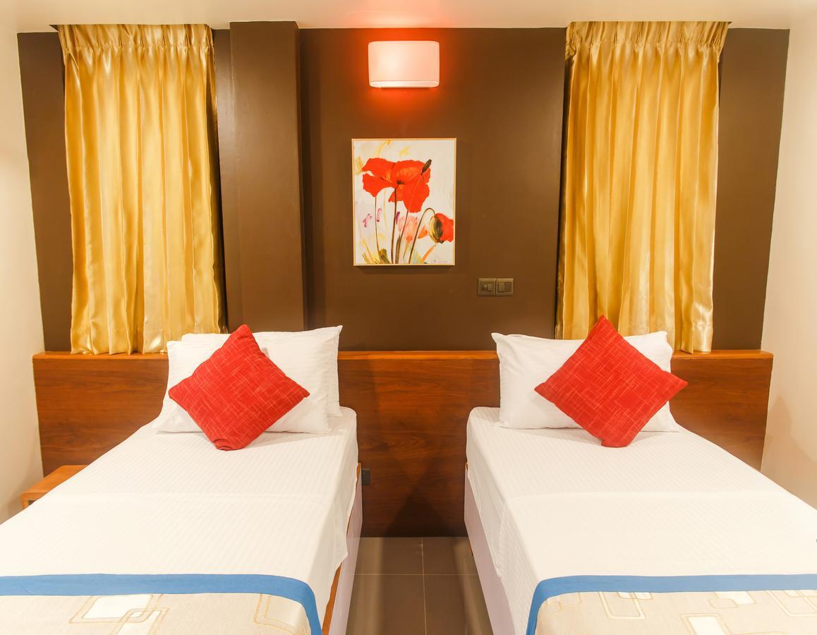 Club Blu Hotel Hulhumale Bagian luar foto